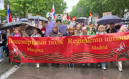 Marcha del Regimiento Inmortal recorre Madrid desafiando la lluvia (VIDEO)