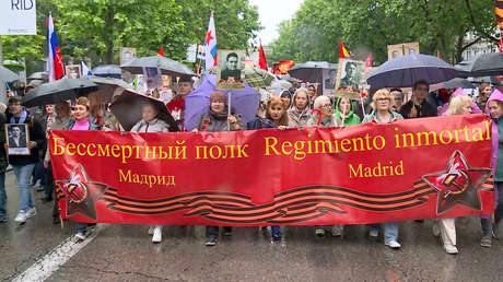 Marcha del Regimiento Inmortal recorre Madrid desafiando la lluvia (VIDEO)
