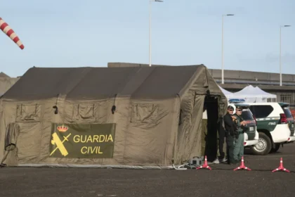 Muere guardia civil tras sufrir infarto durante operativo por crucero con brote de hantavirus
