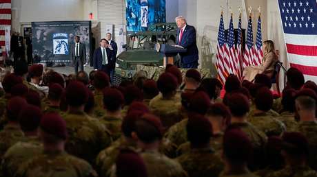 Trump ordena a militares estar "preparados para seguir adelante con un asalto a gran escala contra Irán"