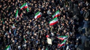 "El puño de hierro": La respuesta de Irán tras la decisión de Trump de posponer el ataque