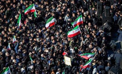 "El puño de hierro": La respuesta de Irán tras la decisión de Trump de posponer el ataque