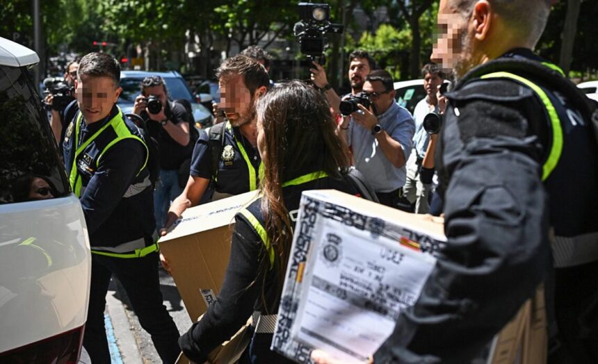 Policía española accede a caja fuerte en despacho de expresidente Zapatero