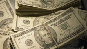 La 'desdolarización' se acelera: los motivos por los que los inversores más ricos sacan su dinero de EE.UU.