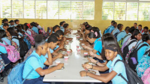 Programa de Alimentación Escolar del Inabie genera ahorro anual superior a RD 82,000 millones a familias dominicanas