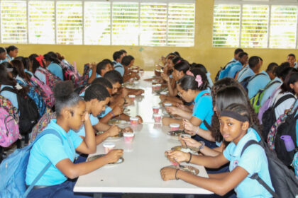 Programa de Alimentación Escolar del Inabie genera ahorro anual superior a RD 82,000 millones a familias dominicanas
