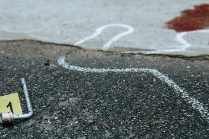 ¡Otro feminicidio! Hombre mata a una joven en finca de Villa Altagracia y se da a la fuga