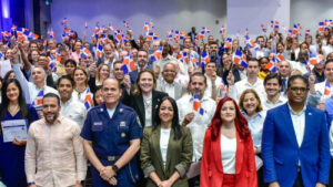 Interior y Policía juramenta a 149 extranjeros que adquieren la nacionalidad dominicana