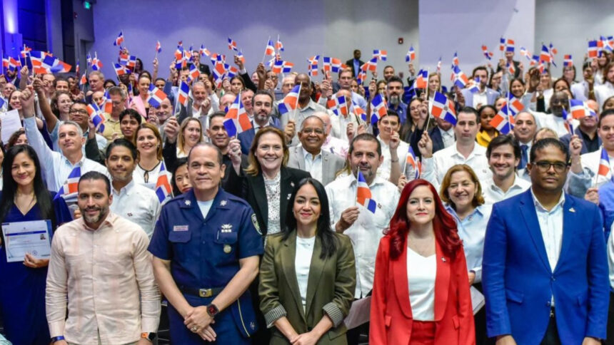 Interior y Policía juramenta a 149 extranjeros que adquieren la nacionalidad dominicana