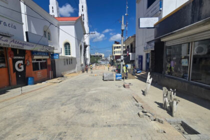 Dirección de Desarrollo Provincial supervisa fase final del adoquinado de los primeros tramos de la calle del Sol