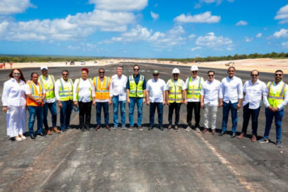 Ministro José Ignacio Paliza supervisa avances en la construcción del Aeropuerto Internacional Cabo Rojo