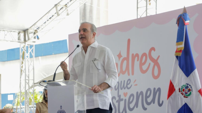 Abinader destaca sacrificio y fortaleza de las madres dominicanas durante jornada nacional “Madres que Sostienen”