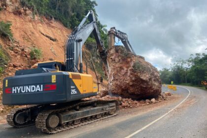 MOPC interviene derrumbes en tramo Majagual tras fuertes lluvias