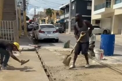 Comunitarios reparan badén con su propio dinero ante falta de respuesta de Alcaldía de La Romana