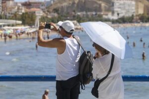 El calor no da tregua en otra jornada sofocante en España con máximas disparadas hasta los 38 grados