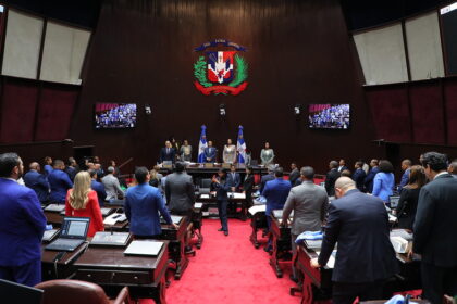 Diputados aprueban cambios al Código Laboral; incluyen medidas en estados de excepción y paternidad