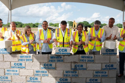 Ministro de Vivienda, Hábitat y Edificaciones inicia construcción del nuevo Centro de Corrección y Rehabilitación de Hato Mayor
