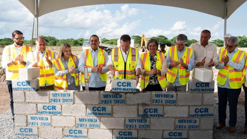 Ministro de Vivienda, Hábitat y Edificaciones inicia construcción del nuevo Centro de Corrección y Rehabilitación de Hato Mayor