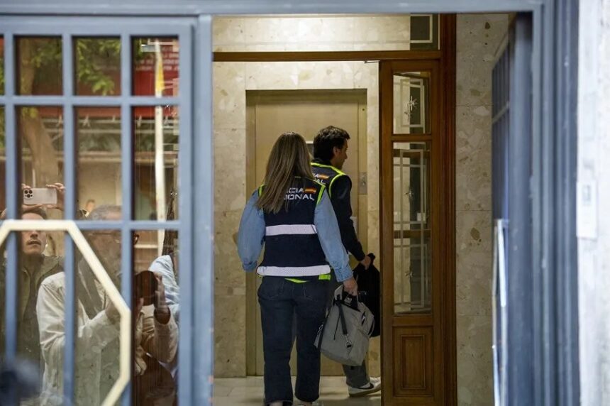 El juez ve a Zapatero líder de una estructura de tráfico de influencias en la causa Plus Ultra