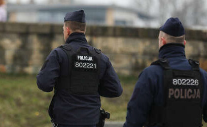 Macabro hallazgo en Europa: Casi 30 fetos humanos son desenterrados en el terreno de una casa