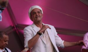 Preocupa estado de salud de Alex Bueno; artistas y seguidores intensifican cadena de oración