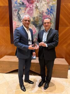 La JCE recibe premio internacional al mejor documento de identidad de Latinoamérica por la nueva cédula 7 La JCE recibe premio internacional al mejor documento de identidad de Latinoamérica por la nueva cédula
