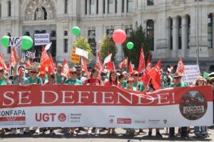 Docentes y familias marchan por Madrid, y avisan de nuevas huelgas en la educación pública