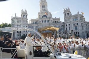 Un millón doscientas mil personas acuden a la misa del papa en Cibeles
