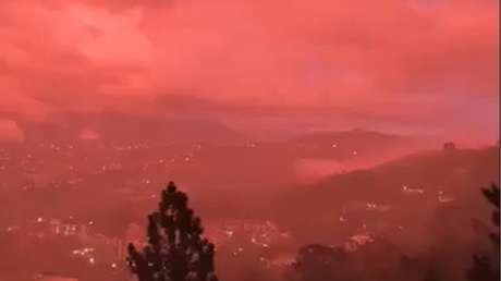 VIDEOS, FOTOS: Cielo de Caracas se tiñe de rojo una semana después del sismo letal