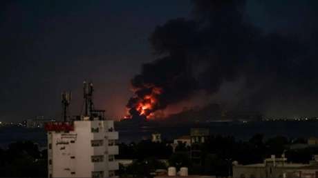 Arabia Saudita lanza ataques aéreos contra una ciudad portuaria de Yemen