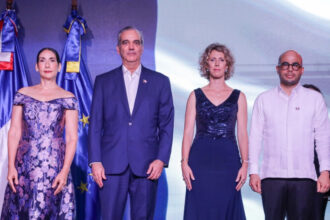 Abinader y primera dama participan en la celebración de la Fiesta Nacional de Francia