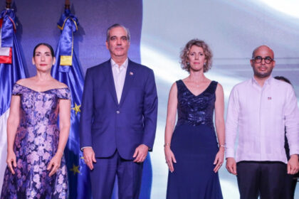 Abinader y primera dama participan en la celebración de la Fiesta Nacional de Francia