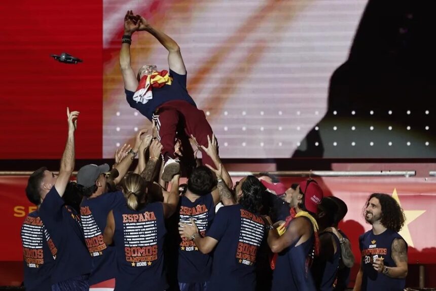 Dos millones de personas celebran con la selección española en Madrid la Copa del Mundo