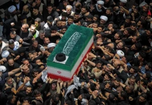Más de cuatro millones de personas despiden a Alí Jameneí en la ciudad iraquí de Kerbala