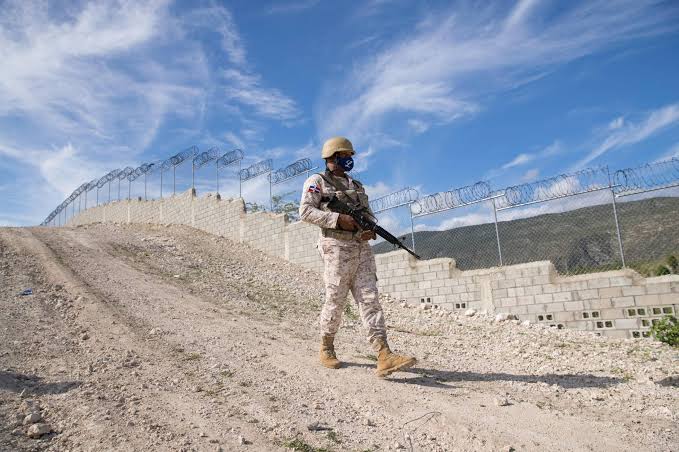 Cierran mercados de la frontera por presuntas amenazas contra militares