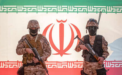Irán advierte a aliados de EE.UU. que "se quemarán en el fuego de la guerra"