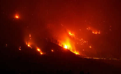 APOCALÍPTICAS IMÁGENES desde dentro del potente incendio forestal que azota a Canadá