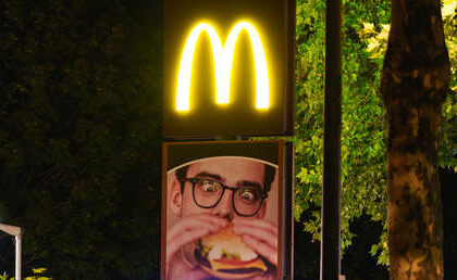 ¿Hamburguesas con vigilancia?: cliente de McDonald’s hace un perturbador descubrimiento