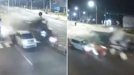 Un camión sin frenos aplasta e incendia cuatro autos y deja varios muertos (VIDEO FUERTE)