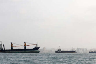 Irán aprueba cobrar peajes a los barcos que crucen el estrecho de Ormuz