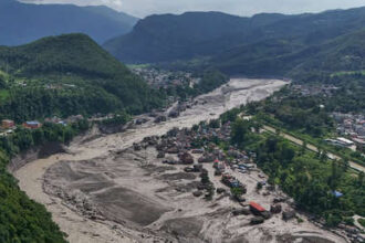 ¿Qué desató las mortales inundaciones en Nepal y China?
