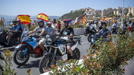 "¡No se vende, se defiende!": Motos españolas 'rugen' a favor de Ceuta (VIDEO)