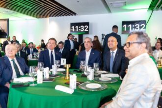 Abinader prioriza acuerdo arancelario con EE. UU. y garantiza incentivos a zonas francas