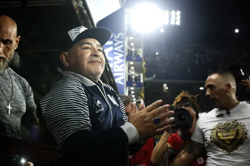 Perito asegura que Maradona presentó signos de insuficiencia cardíaca días antes de morir