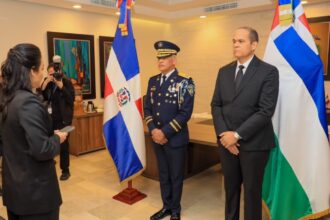 Faride Raful encabeza traspaso de mando y posesiona a Ernesto Rodríguez García como director general de la PN