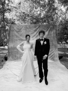 FOTO: Bruce Willis, que padece demencia, aparece junto a su hija Tallulah en su boda 