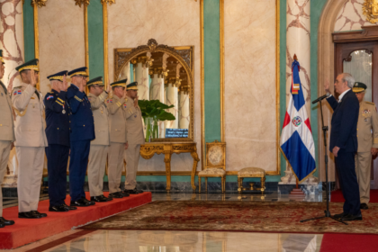 Abinader toma juramento a nuevos comandantes del Ejército y la Fuerza Aérea y al director de la Policía Nacional