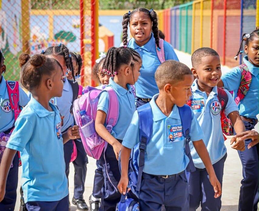 Matrícula récord y viejos males marcan el inicio del año escolar 2026-2027