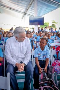 Matrícula récord y viejos males marcan el inicio del año escolar 2026-2027