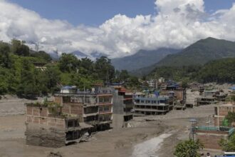 Exteriores confirma que dos españoles continúan desaparecidos tras la riada en Nepal